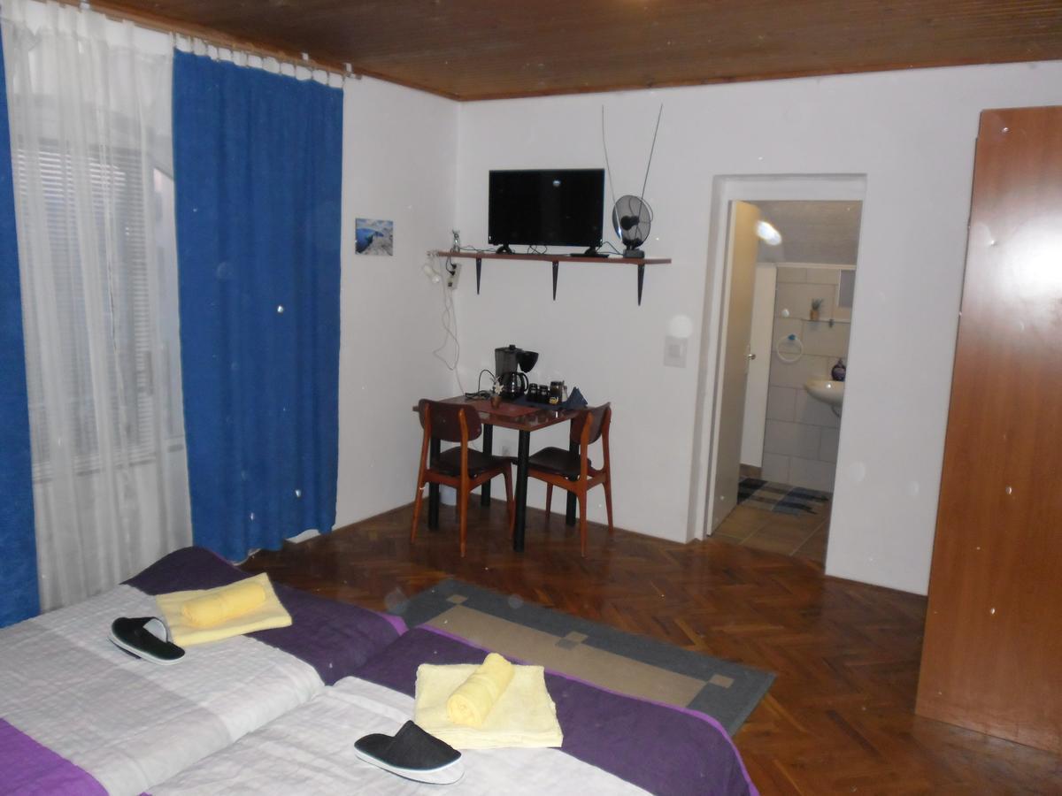 Rooms Mila Rezovac エクステリア 写真
